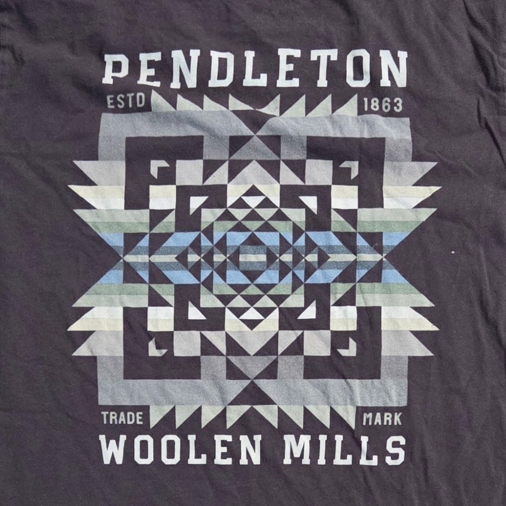 Pendleton Woolen Mills Mens XL Graphic T-Shirt Gray Southwestern Geometric